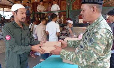Danramil 2402/Cicalengka Beserta Anggota Laksanakan Giat Jumat Berkah di Masjid Al Mubaroq